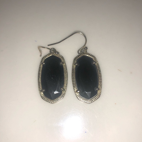 Kendra Scott Earrings - Picture 1 of 1